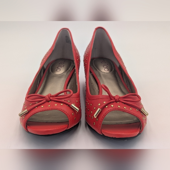 Me Too Yuliya Size 7.5M Red Orange Open Toe Wedge Gold Embellishements With Bow - Picture 9 of 17